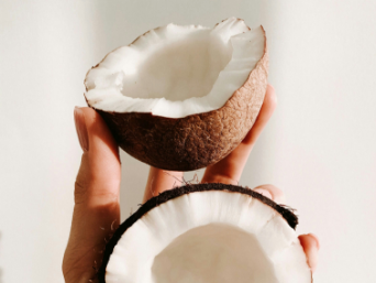 12 Coconut Milk Benefits for Skin