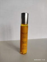 Load image into Gallery viewer, SAFFRON CARDAMOM LIP OIL
